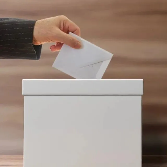 微博公布2025十大数码热词：eSIM、苹替、痛机等上榜