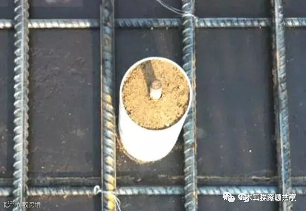 后张法预应力箱梁施工做法细节展示-安装PVC管