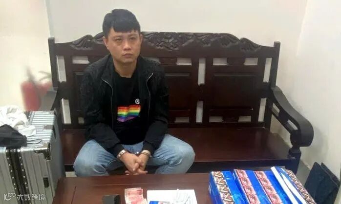 Mang ma túy qua biên giới bằng thuốc lá, một người nước ngoài bị bắt ngay cửa khẩu - Ảnh 1.