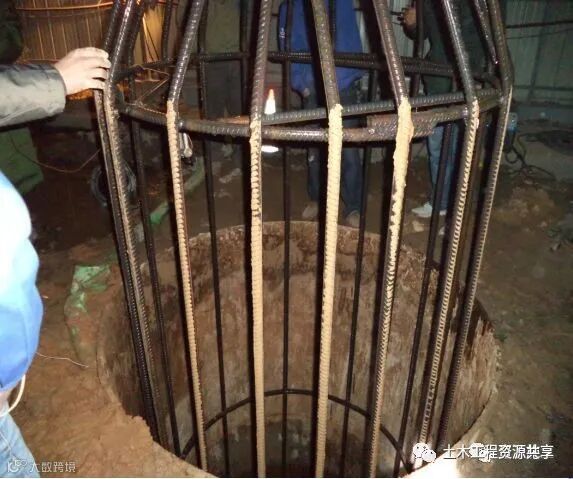 打桩时遇到坍孔,导管堵管,钢筋笼上浮,咋办_12