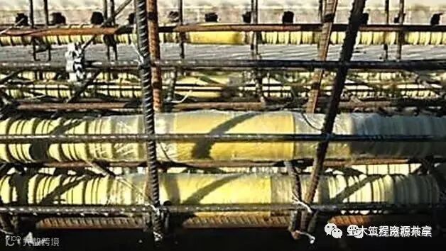 后张法预应力箱梁施工做法细节展示-包裹好的波纹管