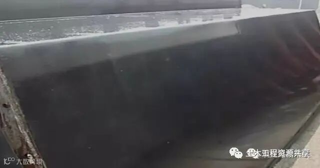 后张法预应力箱梁施工做法细节展示-模板打磨及涂油