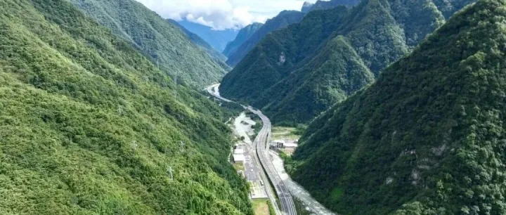 明年1月1日起，九绵高速开始收取车辆通行费，具体标准→