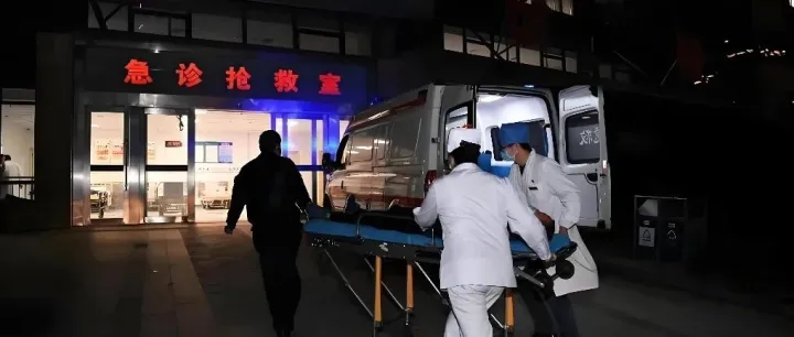 某亚马逊运营，倒在工位上！