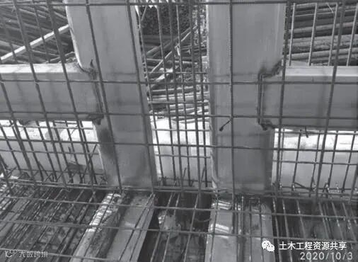 底板后浇带止水钢板开口向下还是向上?_3