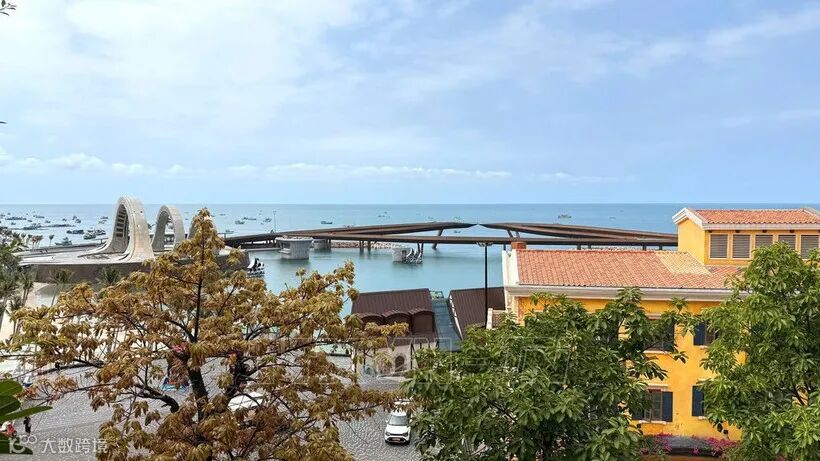 越南富国岛地中海日落镇的一角。图自越通社