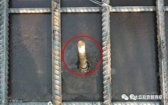 后张法预应力箱梁施工做法细节展示-固定螺栓