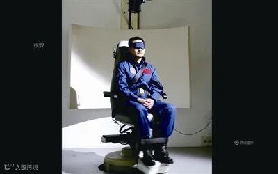 BB5P0874聂海胜在做离心机训练准备工作 秦宪安 摄.JPG