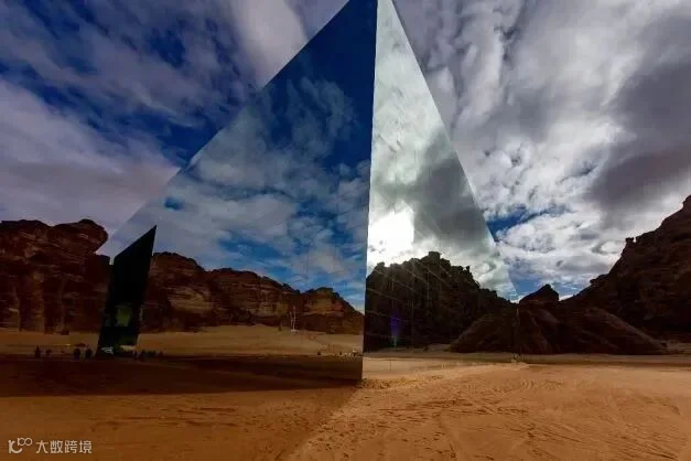 多面“镜盒”马拉亚 I 埃尔奥拉的另一面