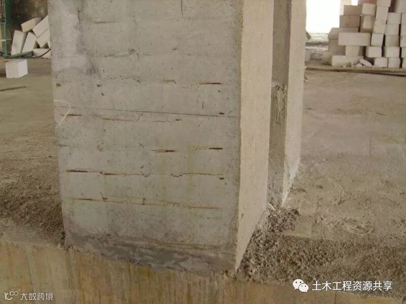 混凝土柱箍筋外露.jpg