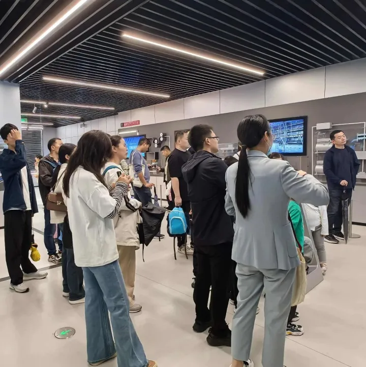 持续升温！郑州航空港这条“工业游”线路，凭什么让人频频打卡？