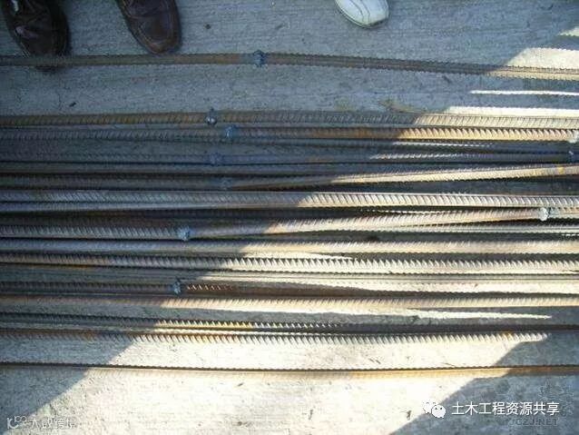 同一跨内钢筋存在多个接头.jpg