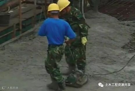振捣搞不好?混凝土质量不牢靠!_7