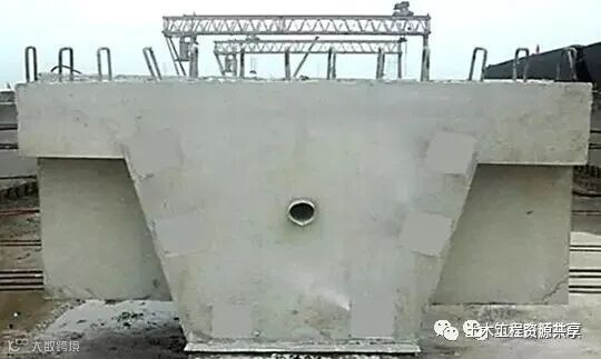 后张法预应力箱梁施工做法细节展示-非连续端封堵浇筑混凝土后成品