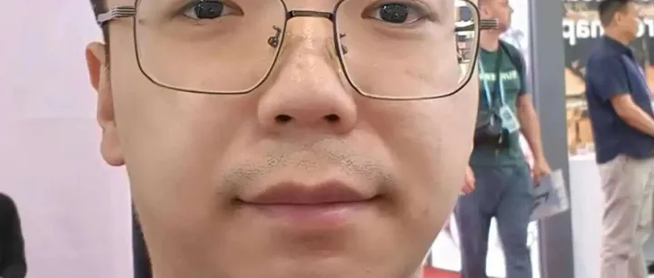 砸几十万去参展，结果只换来一堆“废纸”名片？外贸人，别再为这种“虚假繁荣”买单了