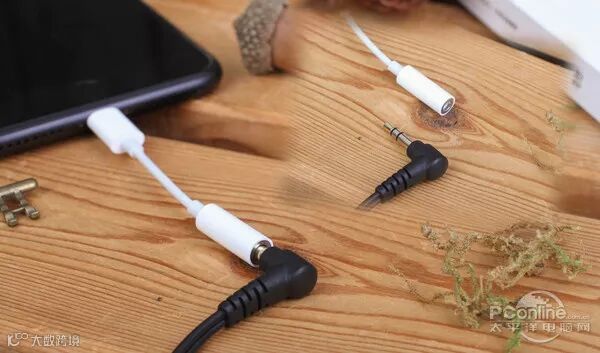 越来越多的手机取消耳机接口,需要转接