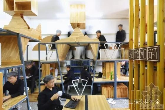 你见过这样的>么?办公还要爬上两层!