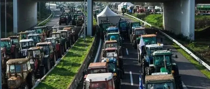 希腊节日出行怕遇上农民堵路，先用这款互动地图查路障位置