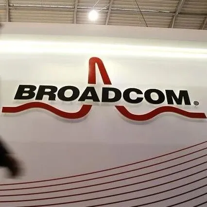 博通公司（AVGO）上季AI芯片收入加速增74%，料本季翻倍猛增，但积压订单逊色