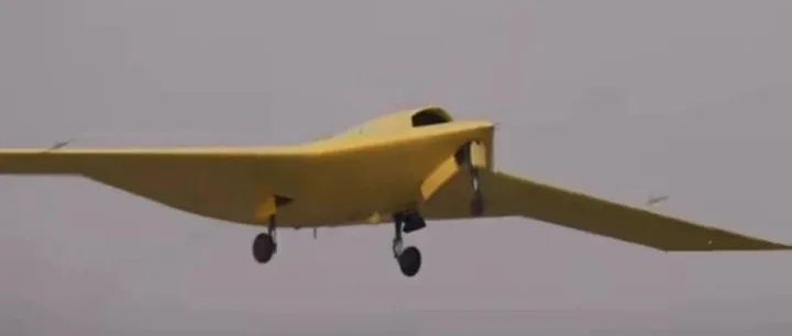 我国新型高空高速长航时无人机彩虹-7成功首飞