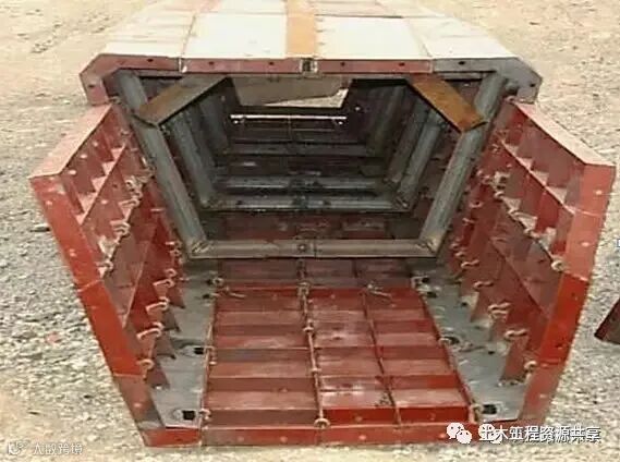 后张法预应力箱梁施工做法细节展示-组合钢模内模