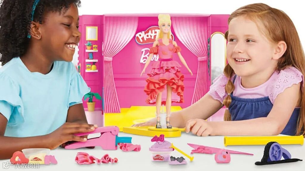 8fbda2be1526029c1d4dc9340df93206_HASBRO_PLAY-DOH-BARBIE-DESIGNER-FASHION-SHOW-PLAYSET_HGG_2025.jpg