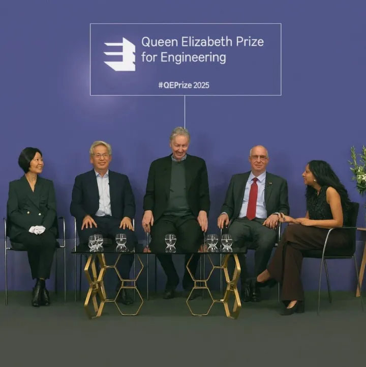 好饿的AI：从数据饥荒到深度觉醒，谁在喂养未来智能？