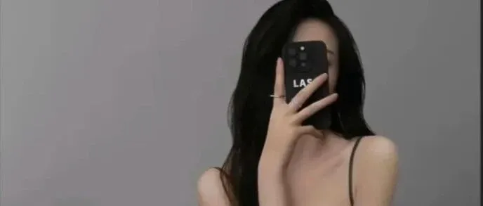 “假装”在酒吧喝酒的照片🪄