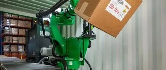 UPS豪掷1.2亿美元部署400台卸货机器人