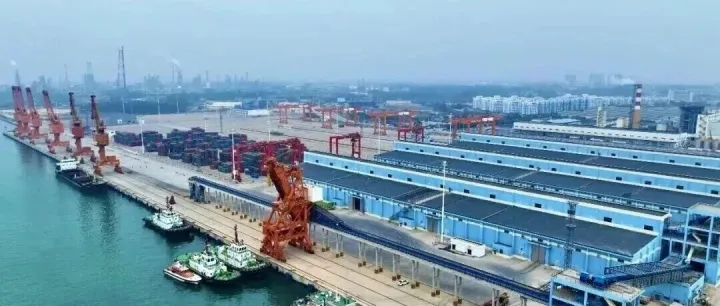 万吨级<em>泊位</em>+<em>3</em>，广西又一<em>港口</em>跨入“亿吨大港”时代