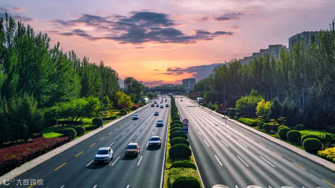 摄图网_507784960_高速公路日出景观（企业商用） (1).jpg