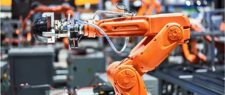 中国制造脊梁挺直，告别“低端制造”靠的是什么？