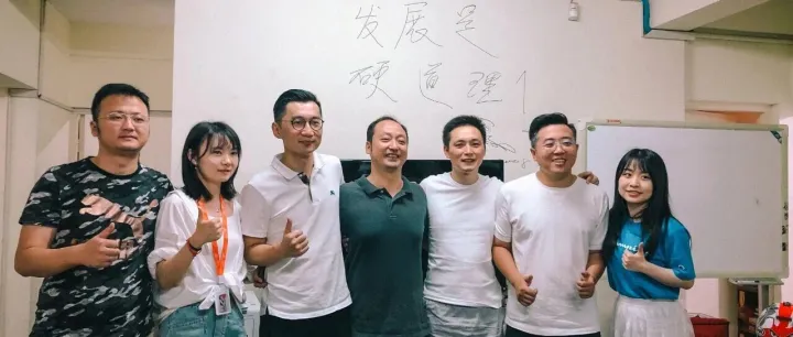 十年前，我们差点死了，但没死成。