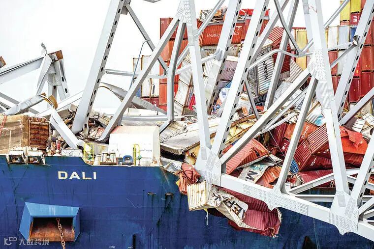 Salvage crews have begun removing containers from the ship that ...