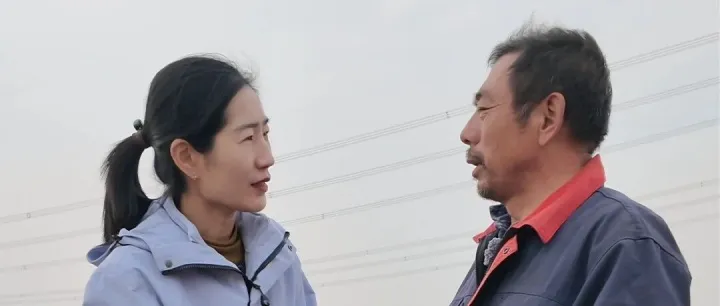 记者帮卖<em>葱</em>，卖了75万斤