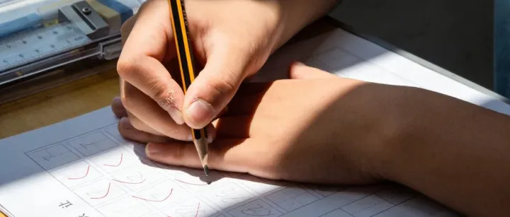 明确了！小学一二年级不进行纸笔考试