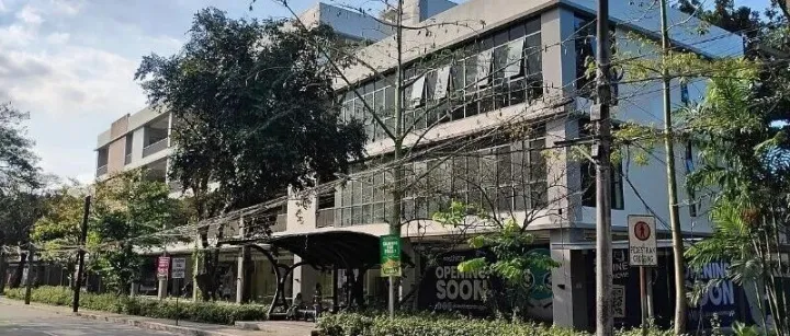 供应商和学生就DiliMall项目起诉菲律宾大学官员