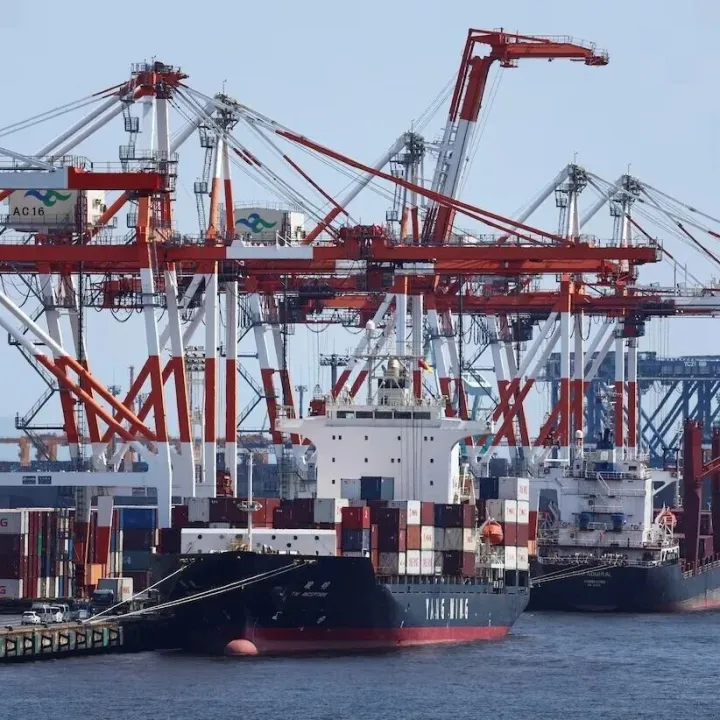 日元多头迎来关键拐点：出口反弹+贸易转正，日本央行加息“底气”全面回归  美日USDJPY走势 12-18 技术分析