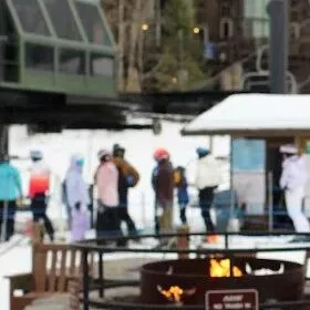 雪崩式下滑！加拿大游客锐减，美国滑雪小镇急了