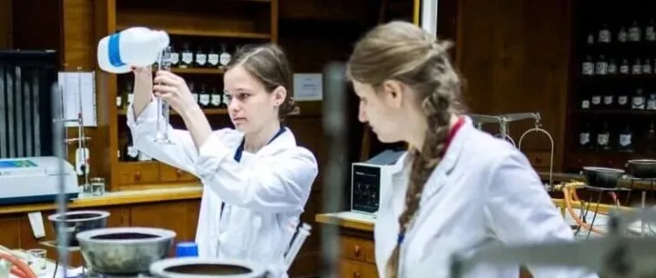 匈牙利医学本硕连读，高性价比，学历全球认可~