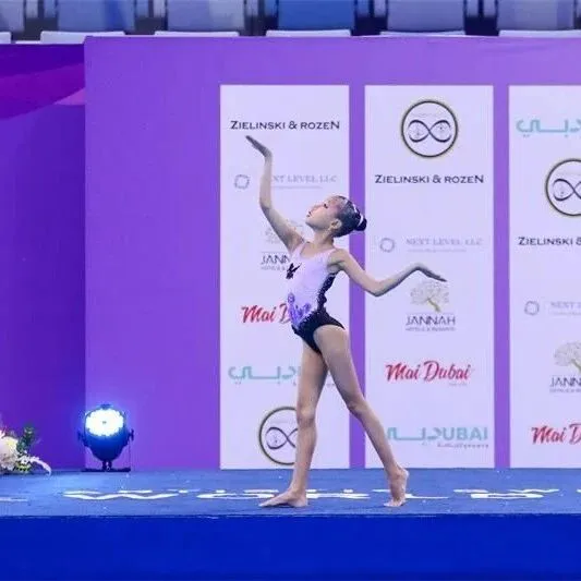 中国“小花”在迪拜花游比赛中夺冠