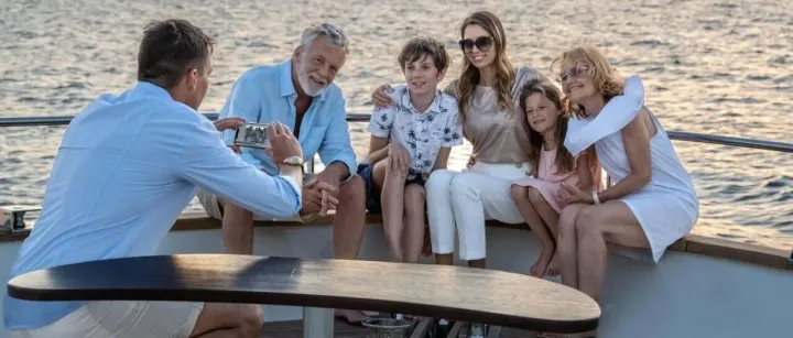 亿万富豪家族计划向下一代传承数万亿美元财富