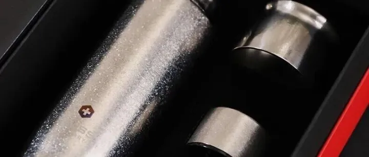 瑞士军工「纯钛」保温杯，<em>出门</em><em>被</em>问800次！