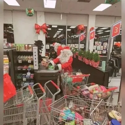 圣诞劫？圣诞老人带40个小精灵洗劫Metro超市，损失$3000