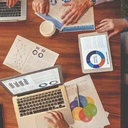 <em>阿</em>维<em>塔</em>，递表港交所