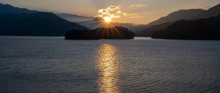 中考语文作文: 校报《哲思》征文