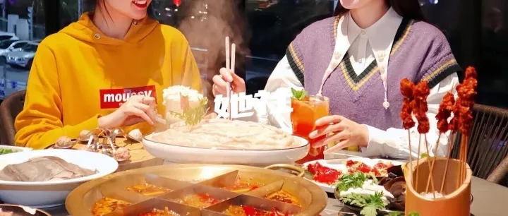 重慶3男3女到火鍋店花了508元，付賬時(shí)4人搶著買(mǎi)單，誰(shuí)料幾人離開(kāi)后，收銀員卻發(fā)現(xiàn)錢(qián)沒(méi)到賬，人找不到了