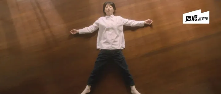 年轻人「降级」租空房，省钱又体面