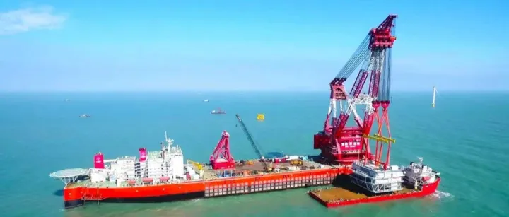 国之重器助力海南自贸港建设！“振华30”轮入驻海口综保区→