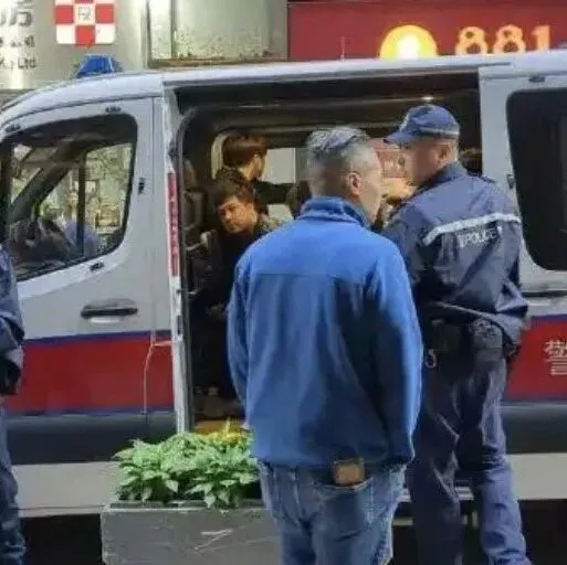 香港发生10亿日元现金劫案，3名持刀歹徒当街抢